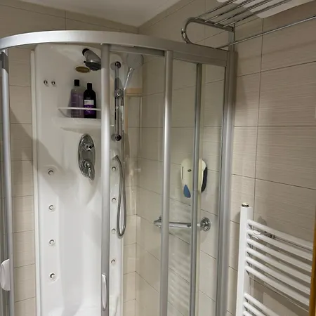 105 - Vucko Private Host Apartment 4*